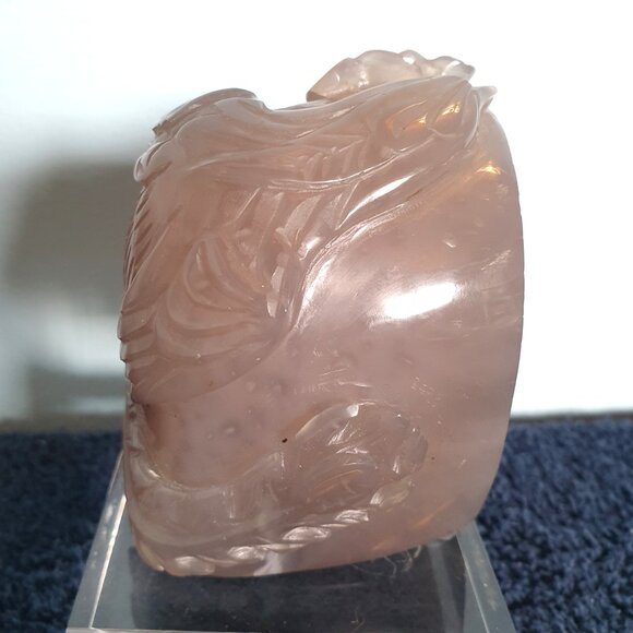 Early 20th Century Hand-Carved Natural Rose Quartz Phoenix & Peony Ornament - Picture 5 of 14